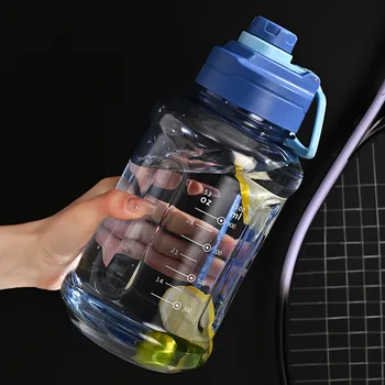 1,5 л 2,1 л Спортна бутилка за вода с голям капацитет със скалата за фитнес на открито Големи Бутилки за вода Преносими Чаши вода без BPA за мъже