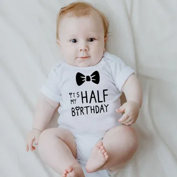 2022 г. Боди за новородени It Is My Half рожден ден С писмото принтом, Забавно Сладко Бяло облекло от памук, подарък за дете в 1-ви рожден ден