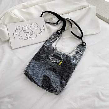 Дамска чанта 2020 Ново Корейското кофа от PVC С змеевидным засовом, меки модни вериги, чанти през рамо, 3 колан през рамо